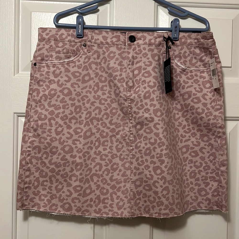 NWT Kut from the Kloth Pink animal print Jean skirt, size 16